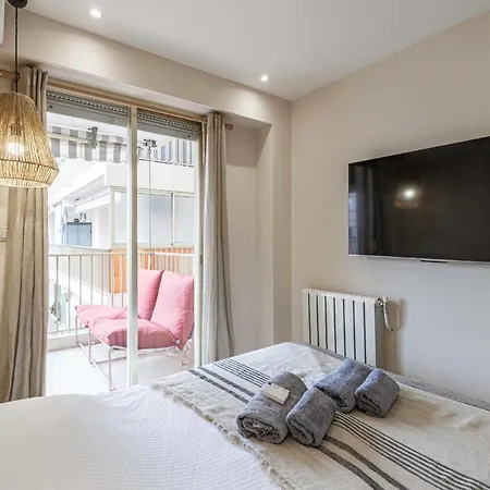Renovated Flat 250m From The - Town Centre Апартаменти Антіб